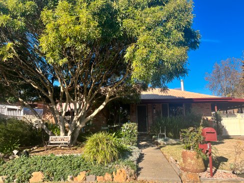 2 Hamilton Court, TAMWORTH NSW 2340