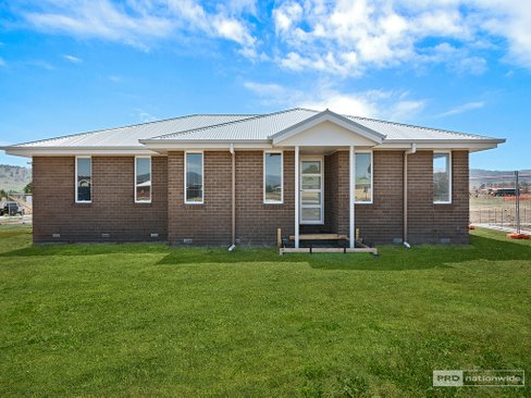 2 Hector Place, BRIGHTON TAS 7030