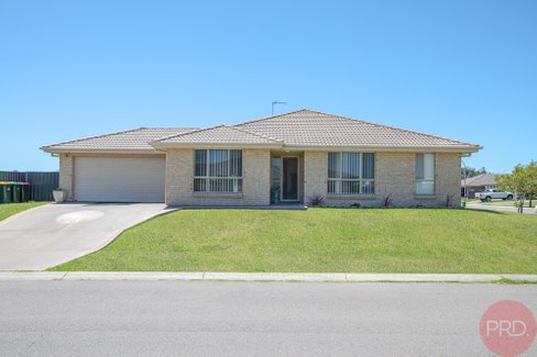 2 Hepburn Close, RUTHERFORD NSW 2320