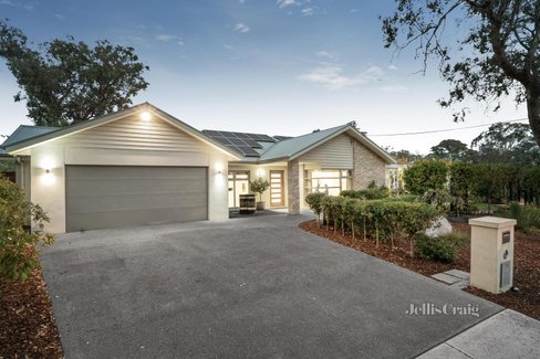 2 Hillcrest Road Eltham North 3095