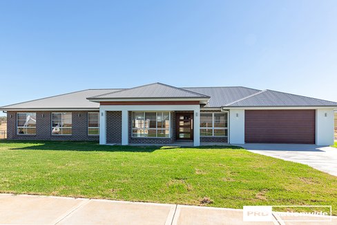 2 Hotson Drive, TAMWORTH NSW 2340