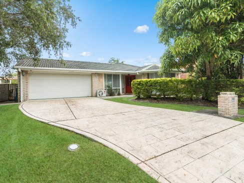 2 Hydrilla Court, ELANORA QLD 4221
