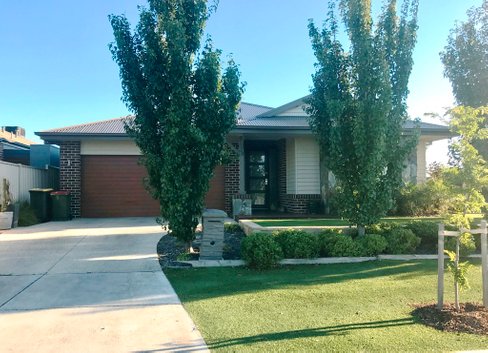 2 Indiana Drive, DELACOMBE VIC 3356