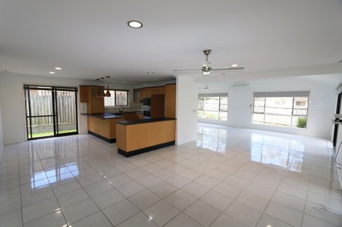 2 Innes Avenue, MOLENDINAR QLD 4214