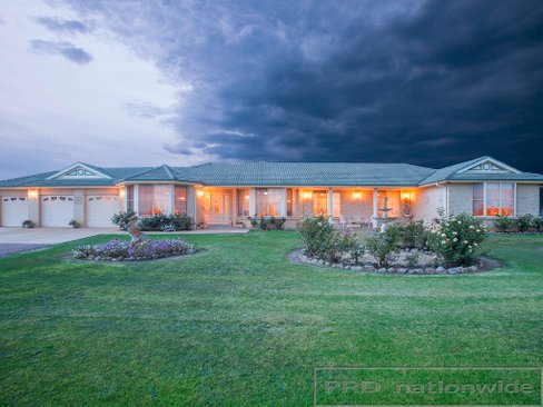 2 Iona Lane, WOODVILLE NSW 2321