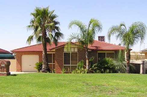 2 Kimba Drive, GLENFIELD PARK NSW 2650