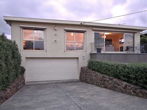 2 Kirriemuir Street Hamlyn Heights 3215