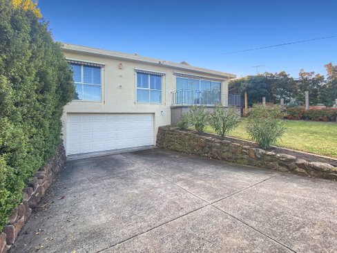 2 Kirriemuir Street Hamlyn Heights 3215