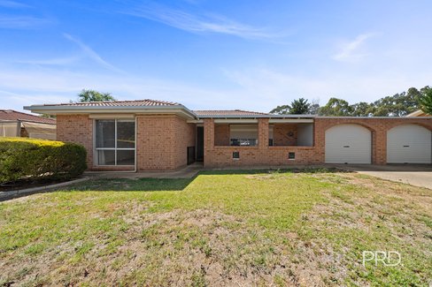 2 Kobi Place, GLENFIELD PARK NSW 2650
