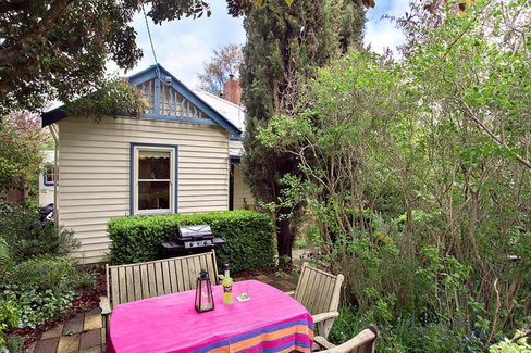 2 Lake Road  Daylesford 3460
