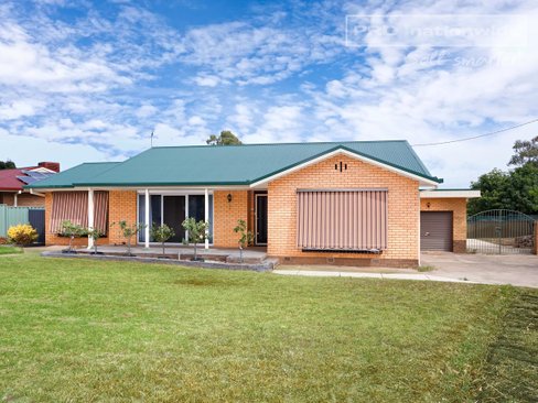2 Lamber Street, TOLLAND NSW 2650