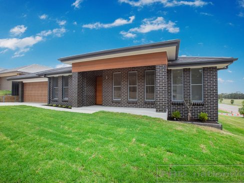 2 Lancaster Drive, THORNTON NSW 2322