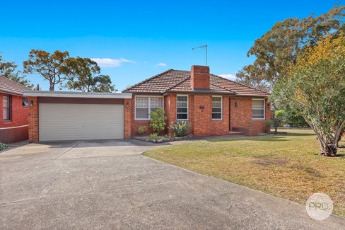 2 Lansdowne Parade, OATLEY NSW 2223