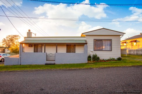 2 Leaver st, GRETA NSW 2334