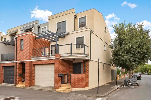 2 McNamara Mews Kensington 3031