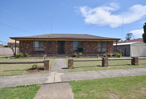 2 Moira Court  Sebastopol 3356