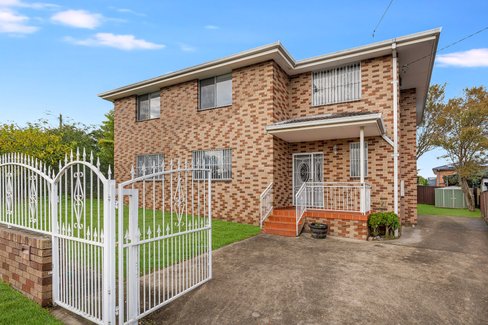 2 Moorefields Road, KINGSGROVE NSW 2208