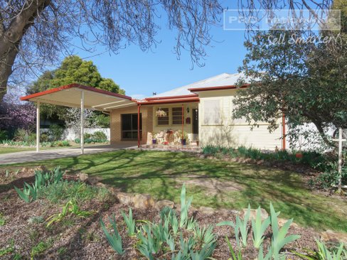 2 Morgan Street, URANQUINTY NSW 2652