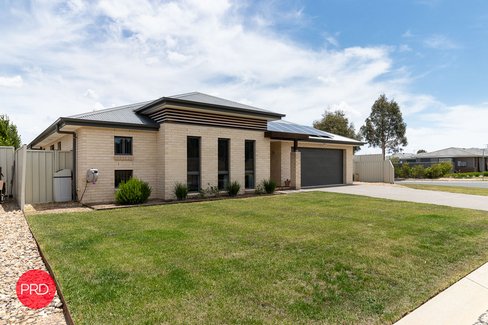 2 Murray Grey Place, BUNGENDORE