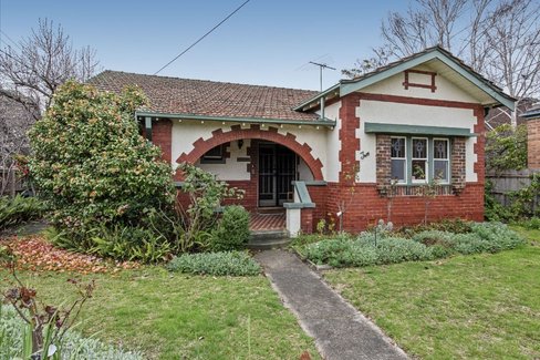 2 Narrawong Crescent Caulfield South 3162