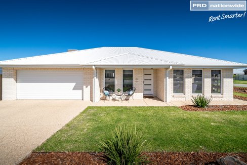 2 Nellywanna Street, GOBBAGOMBALIN NSW 2650