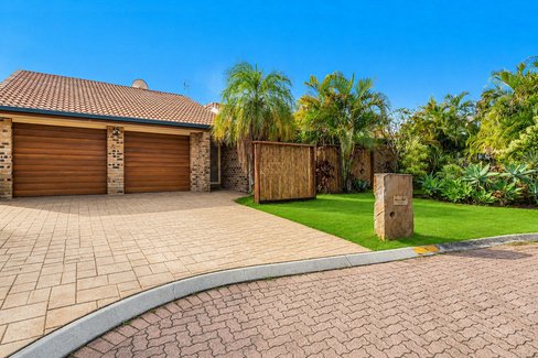 2 Oriole Court, Burleigh Waters QLD 4220