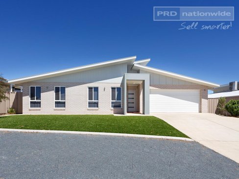 2 Park Place, LLOYD NSW 2650