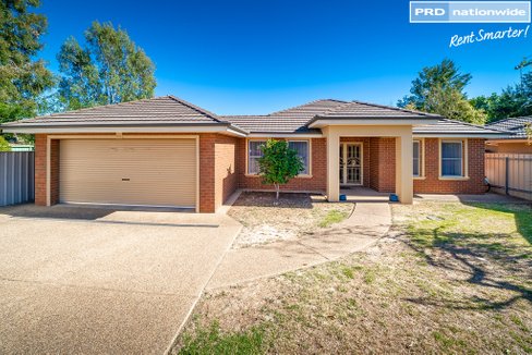2 Post Place, LAKE ALBERT NSW 2650
