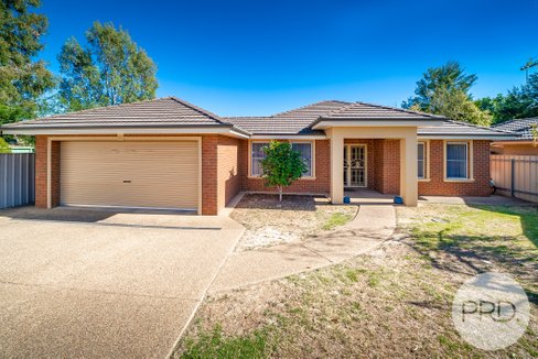 2 Post Place, LAKE ALBERT NSW 2650