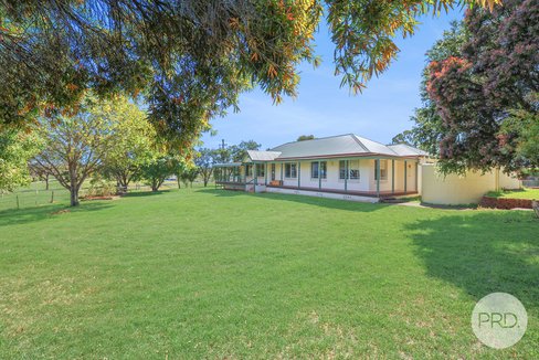 2 Red Gum Place, TAMWORTH