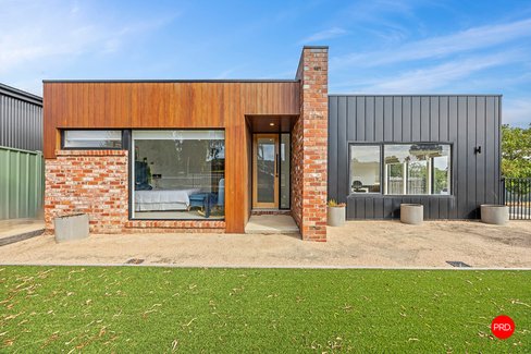 2 Rheola Drive, WHITE HILLS
