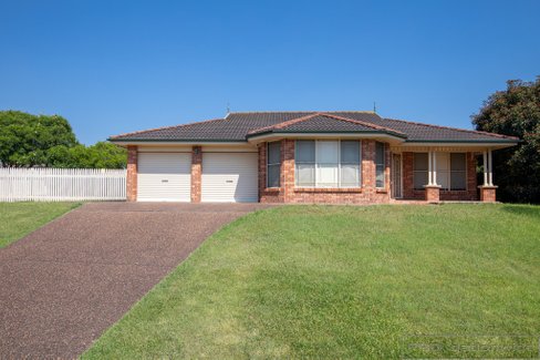2 Rosebrook Road, EAST MAITLAND NSW 2323