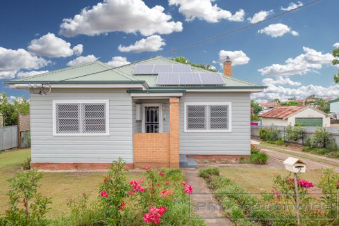 2 Russell St, TELARAH NSW 2320