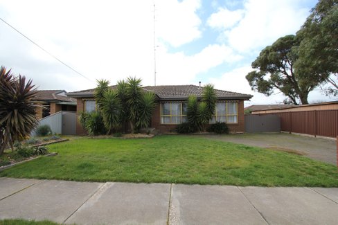 2 Sherwood Street, WENDOUREE VIC 3355