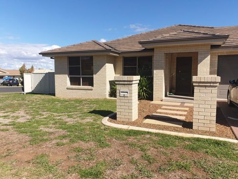 2 Sipple Close, TAMWORTH NSW 2340