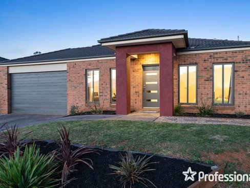 2 Sirocco Court Wandin North 3139