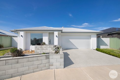 2 Stable Court, MINERS REST VIC 3352