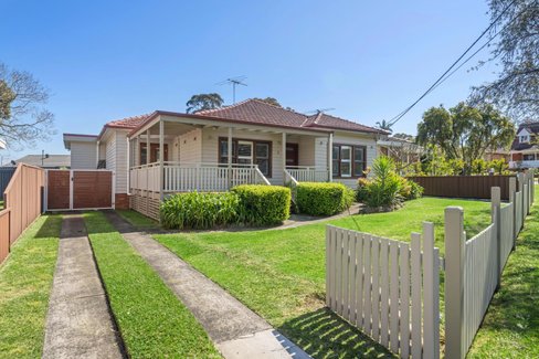 2 SUNLEA Avenue, MORTDALE NSW 2223
