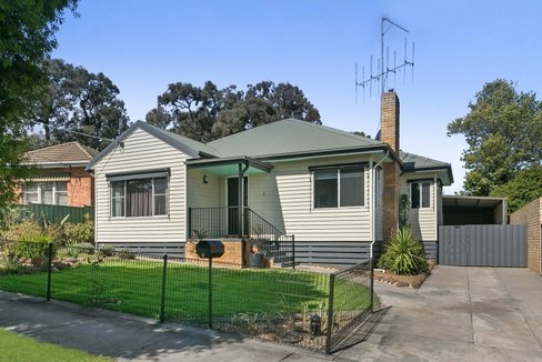 2 Swalling Crescent, KENNINGTON VIC 3550