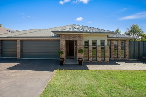 2 Swiftwing Close, CHISHOLM NSW 2322