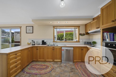 2 Tanundal Street, HOWRAH TAS 7018