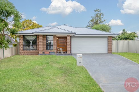 2 Third Avenue, RUTHERFORD NSW 2320