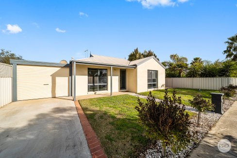 2 Tobin Crescent, EPSOM VIC 3551