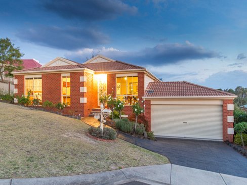 2 Tony Place Mooroolbark 3138