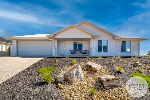 2 Unaipon Street, LLOYD NSW 2650