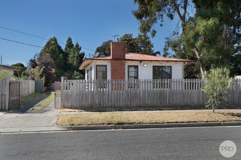 2 Verbena Grove, WENDOUREE VIC 3355