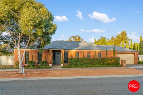 2 Verbena Terrace, EPSOM VIC 3551