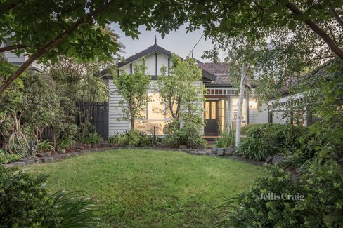 2 Wallace Road Burwood 3125