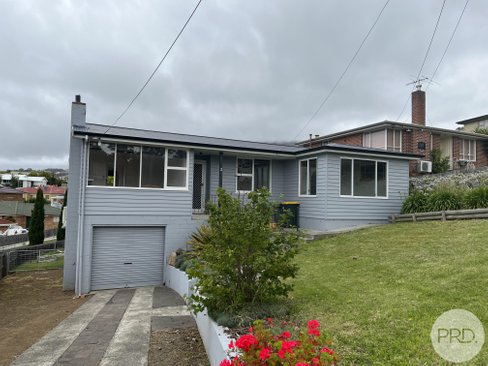 2 Wallong Place, BERRIEDALE TAS 7011