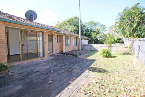 2 Walrus Drive, ASHMORE QLD 4214